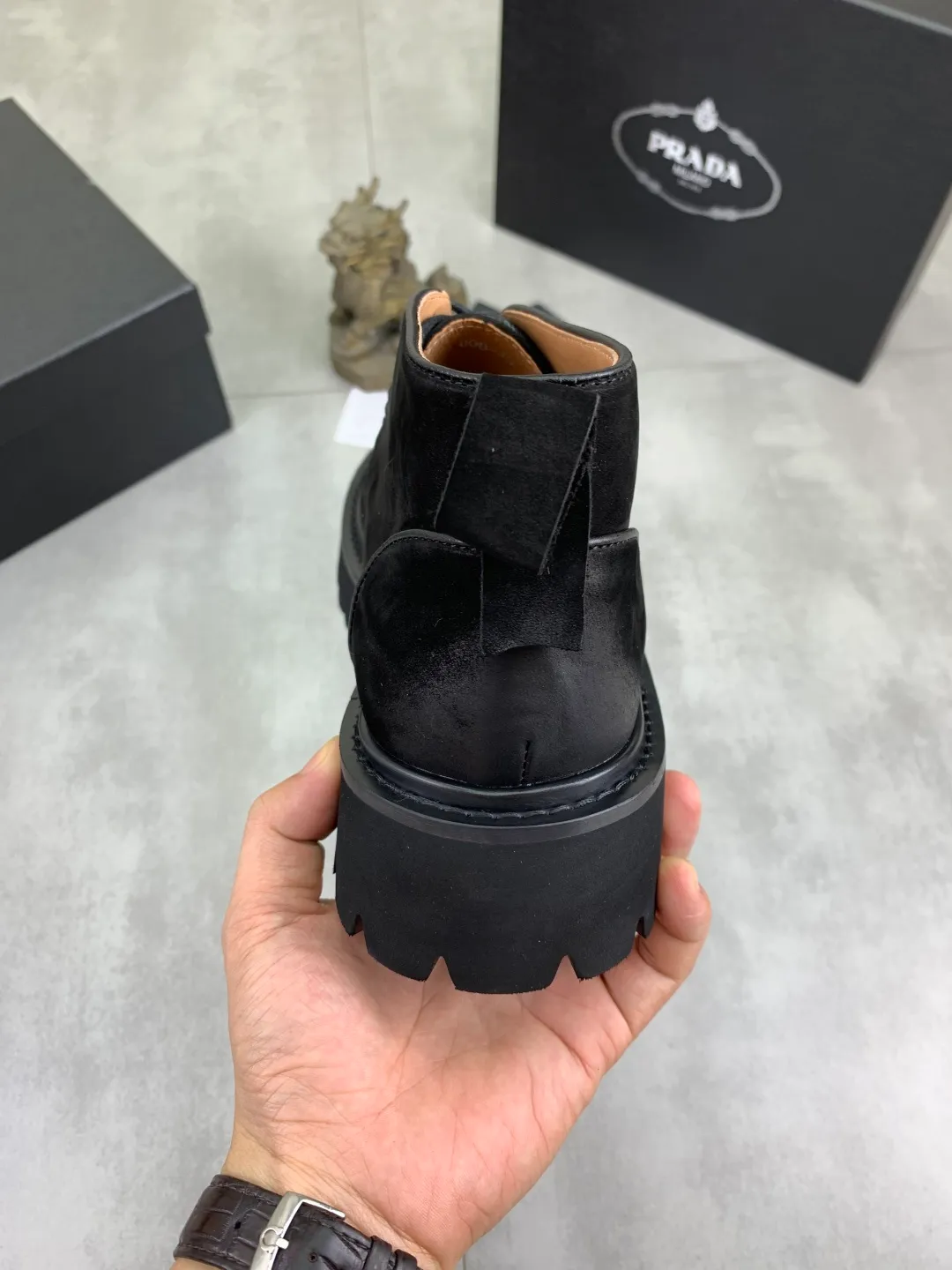 Men's shoes 💰P560 💰[New style]🔥🆕Hot model [PRADA]Prada🔝High-top Chelsea Martin boots are a high-end brand of men's shoes. The uppers are made of top-layer calfskin imported from Italy➕top-layer pigskin lining for the feet🔥, making walking more convenient and comfortable! Exclusive new style, stunning work [color]! Create a fashionable personality to set off your uniqueness! Create a fashionable personality to set off your uniqueness! A must-have for trendy men! Classic🔥super wear-resistant rubber outsole, size: 38-44 (45 can be customized) black or brown🉑️choose